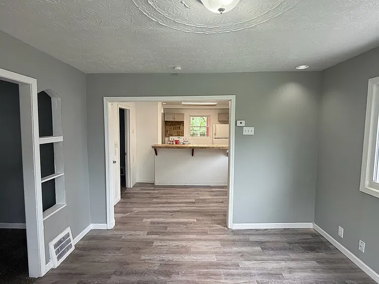 13814 Durkee Ave — Photo 3