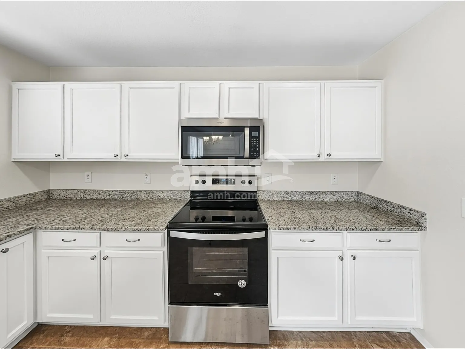 4 bed, 2.5 bath, 2220 sqft, $2,160 — Photo 4