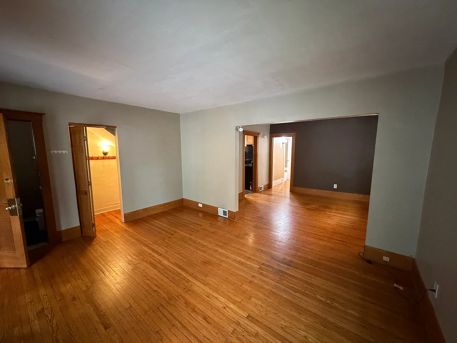 2 bed, 1200 sqft, $1,600 — Photo 4