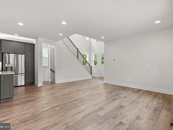3rd image of 23139 Glenwood Heights Cir