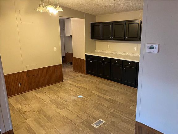 3rd image of 653 Denny Rd