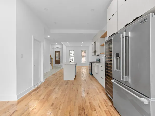 614 Madison Street image 5 of 13