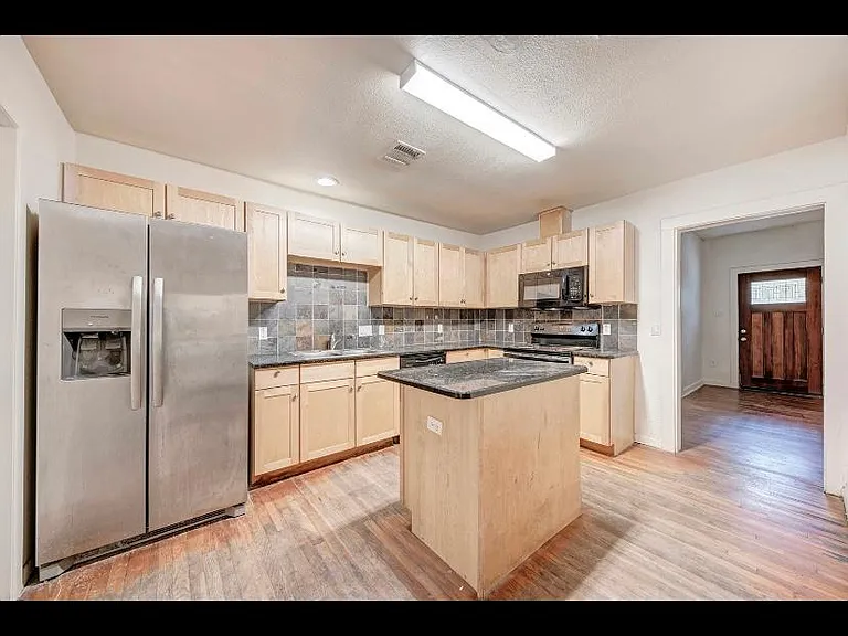 3106 King St — Photo 1
