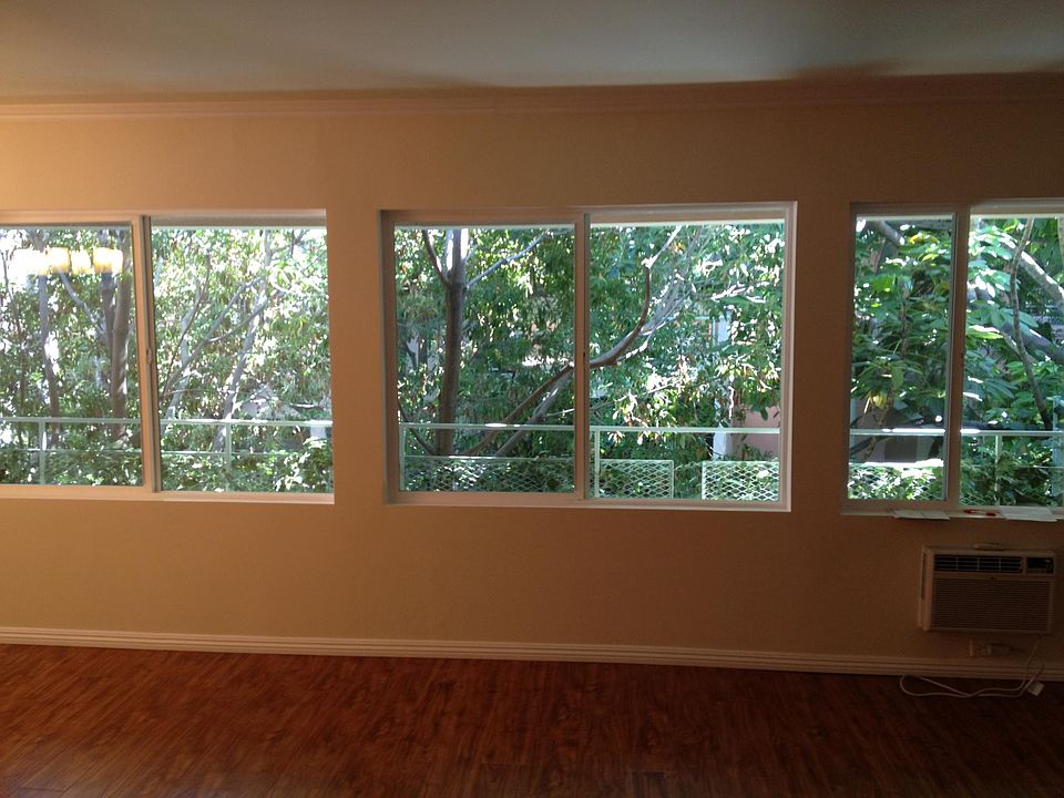 1st image of 4222 Longridge Ave #9