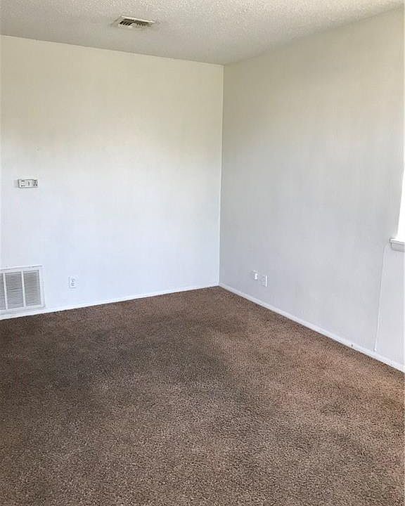 2nd image of 502 W Davis Ave