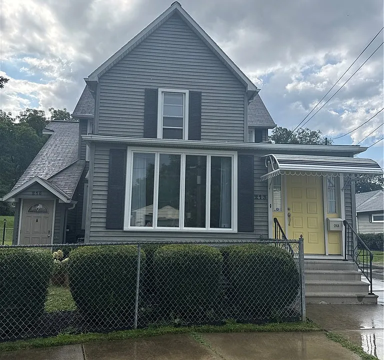 213-215 Conhocton St