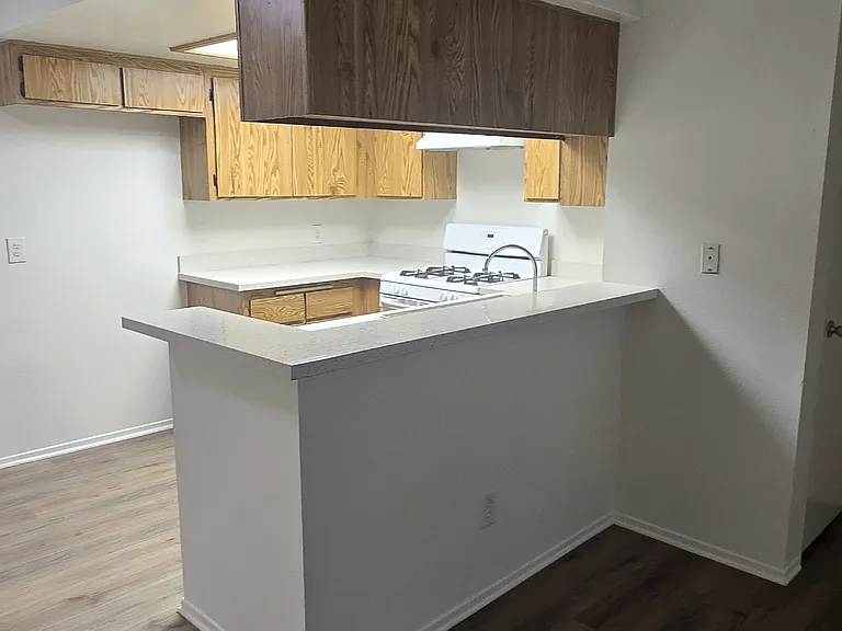 Franklin Luxury Apartments — Photo 18