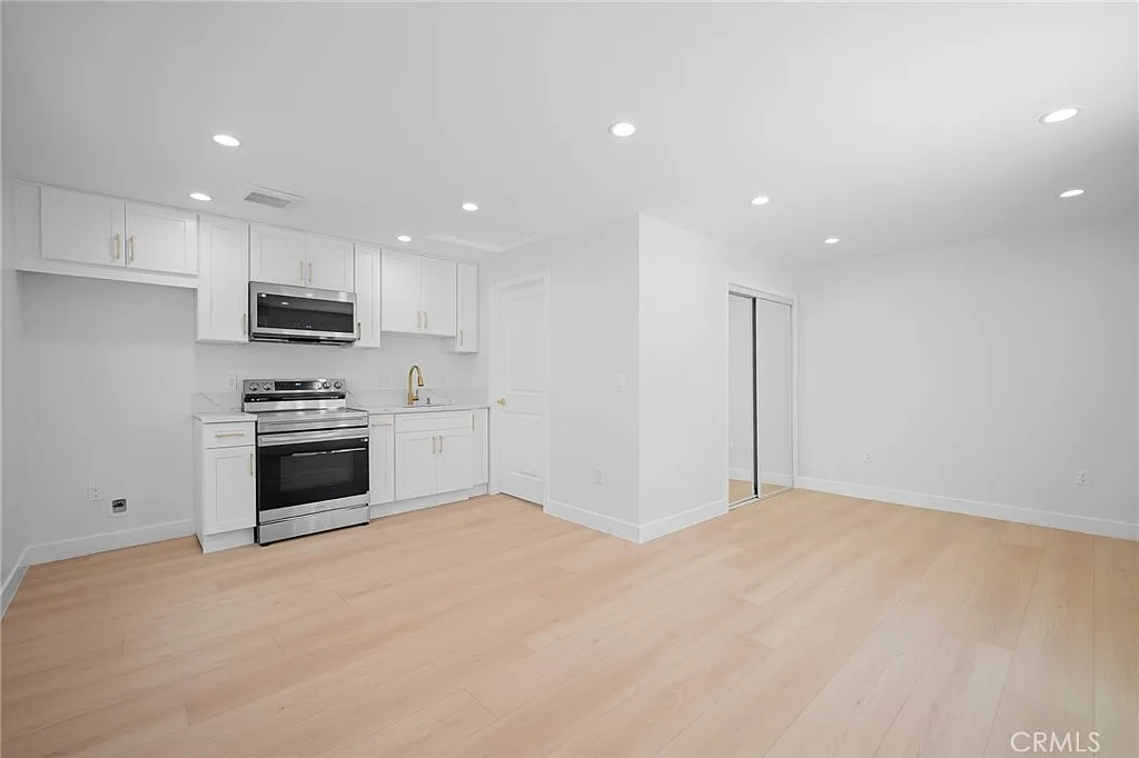 Studio, 1.5 bath, 353 sqft, $1,650 — Photo 4