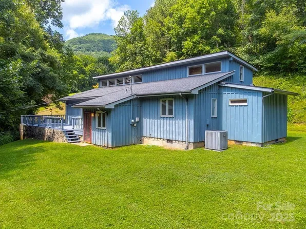 1040 Kitchens Branch Rd, Sylva, NC 28779