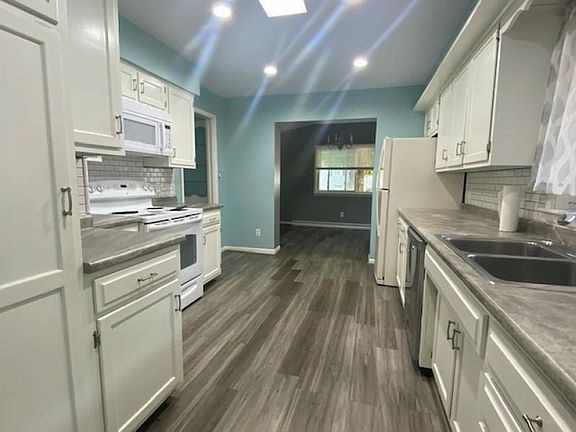 3rd image of 7453 Park St