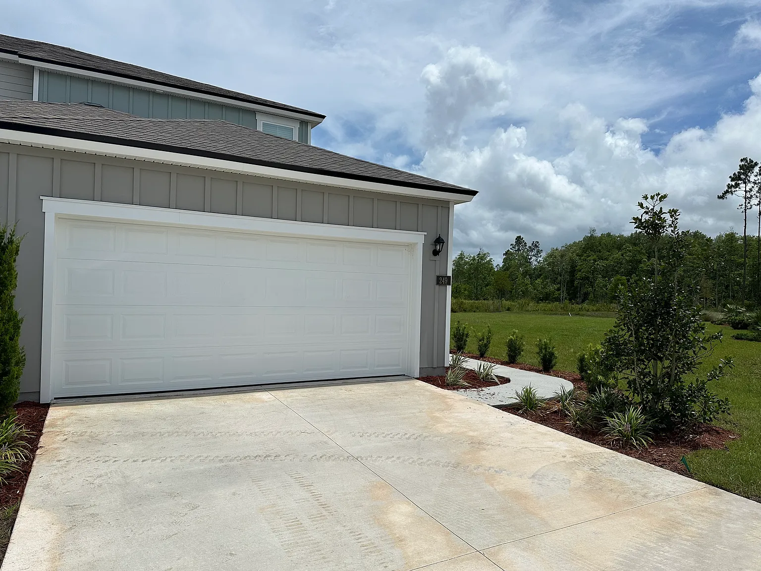 3 bed, 2.5 bath, 1795 sqft, $2,050 — Photo 2
