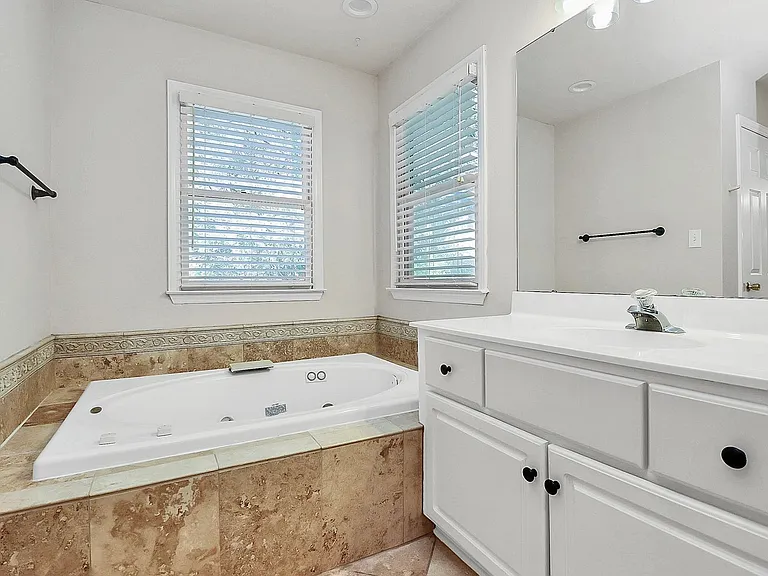 500 River Oaks Ln — Photo 16