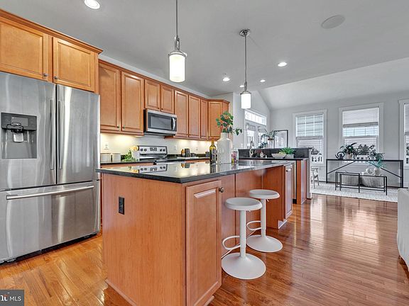 5th image of 411 Kosmill Dr