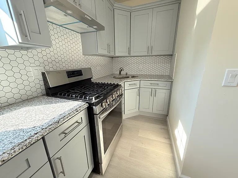89 Westminster Pl #2 — Photo 2
