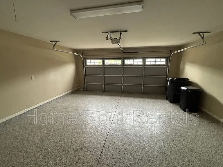 4811 Lost Creek Dr — Photo 24