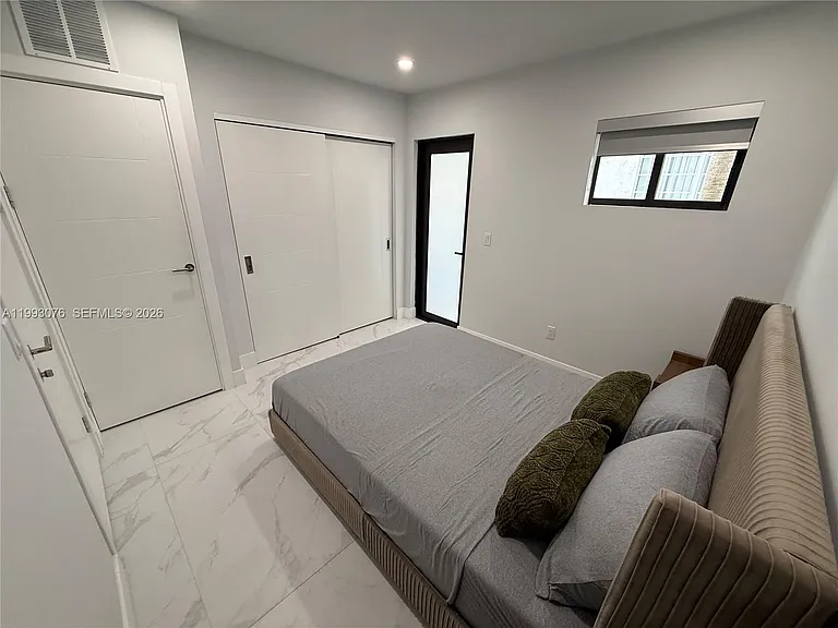 944 Jefferson Ave #15 — Photo 10