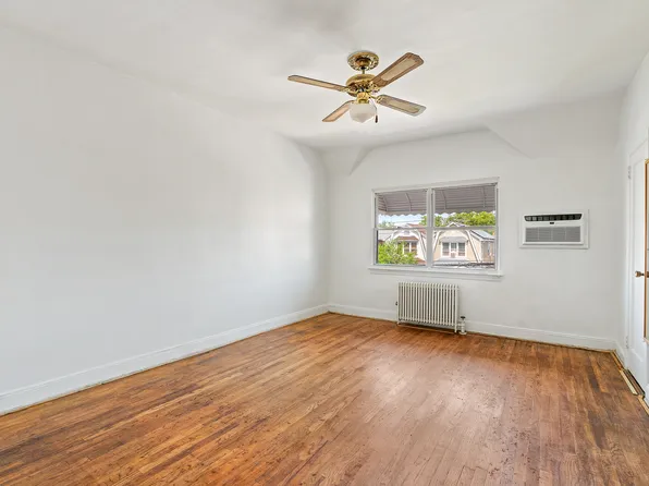 536 East 43rd Street image 3 of 10