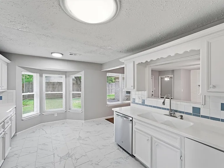 2042 Bridge Cross Ln — Photo 7