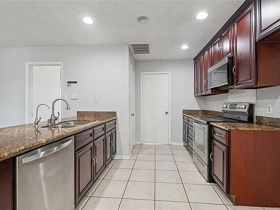 5th image of 2533 Eastview Dr