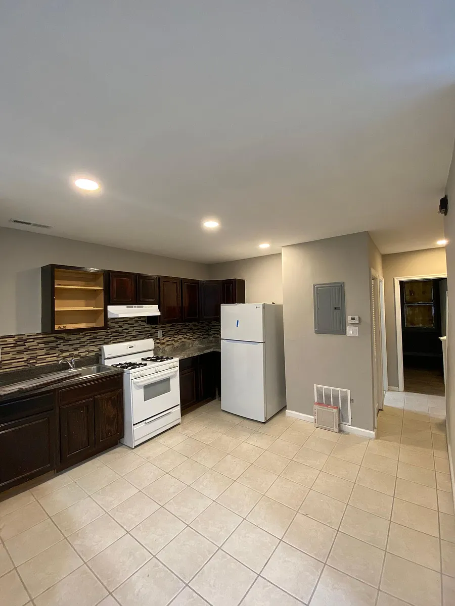 Building Photo - 4047 Baring St #2
