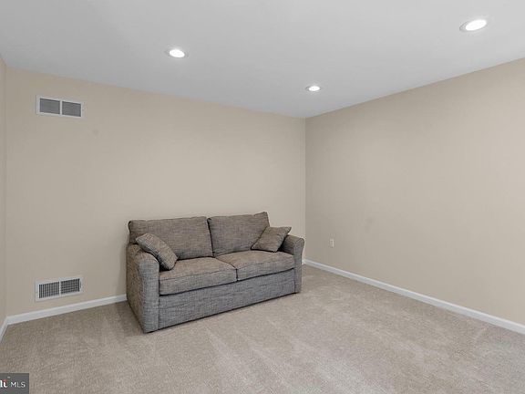 4th image of 1115 Stonehenge Dr