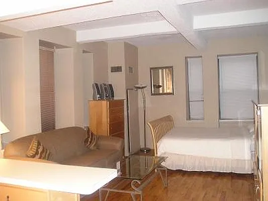 Rented by KVNY Soho | media 18