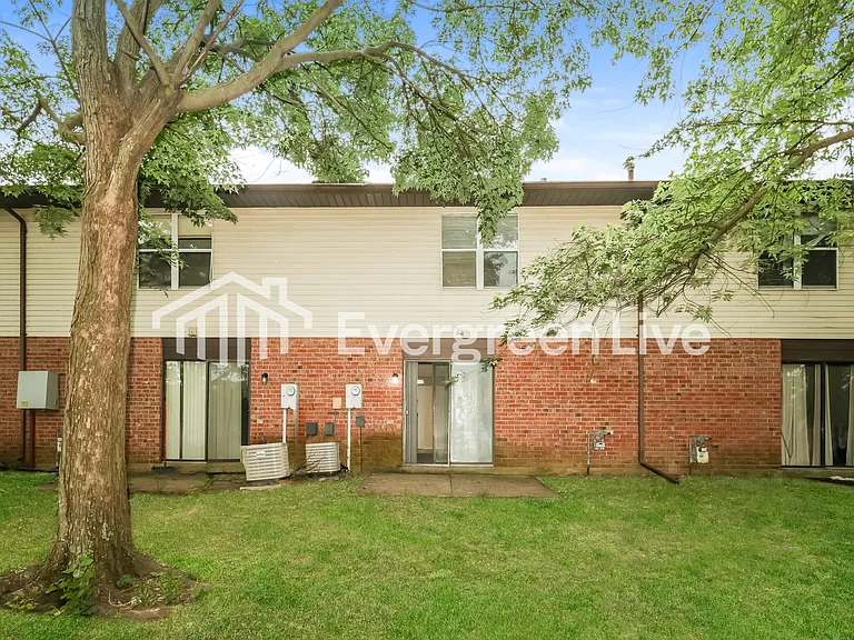 2465 Cross Village Dr — Photo 15