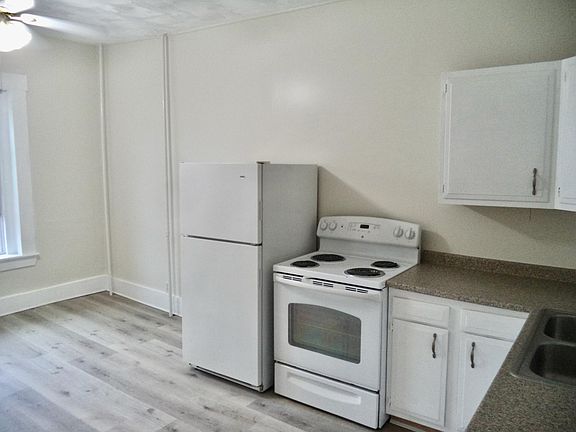 3rd image of 17 W Main St #4