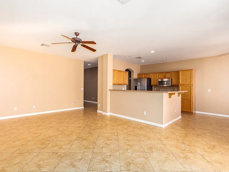 3556 E Hampton Ln — Photo 5