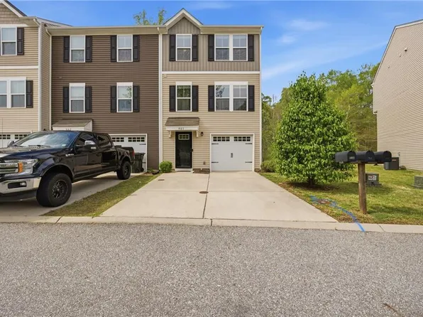 901 Lakeview Cv, Smithfield, VA 23430