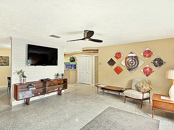 5th image of 405 Mauna Loa Ct