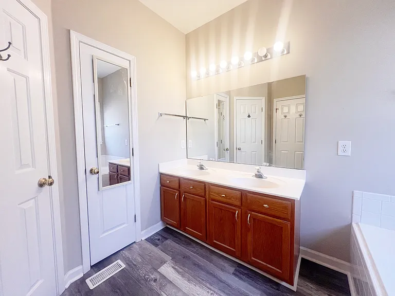 206 Hyde Park Ln — Photo 20