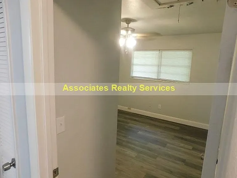 7215 SW 42nd Pl — Photo 8
