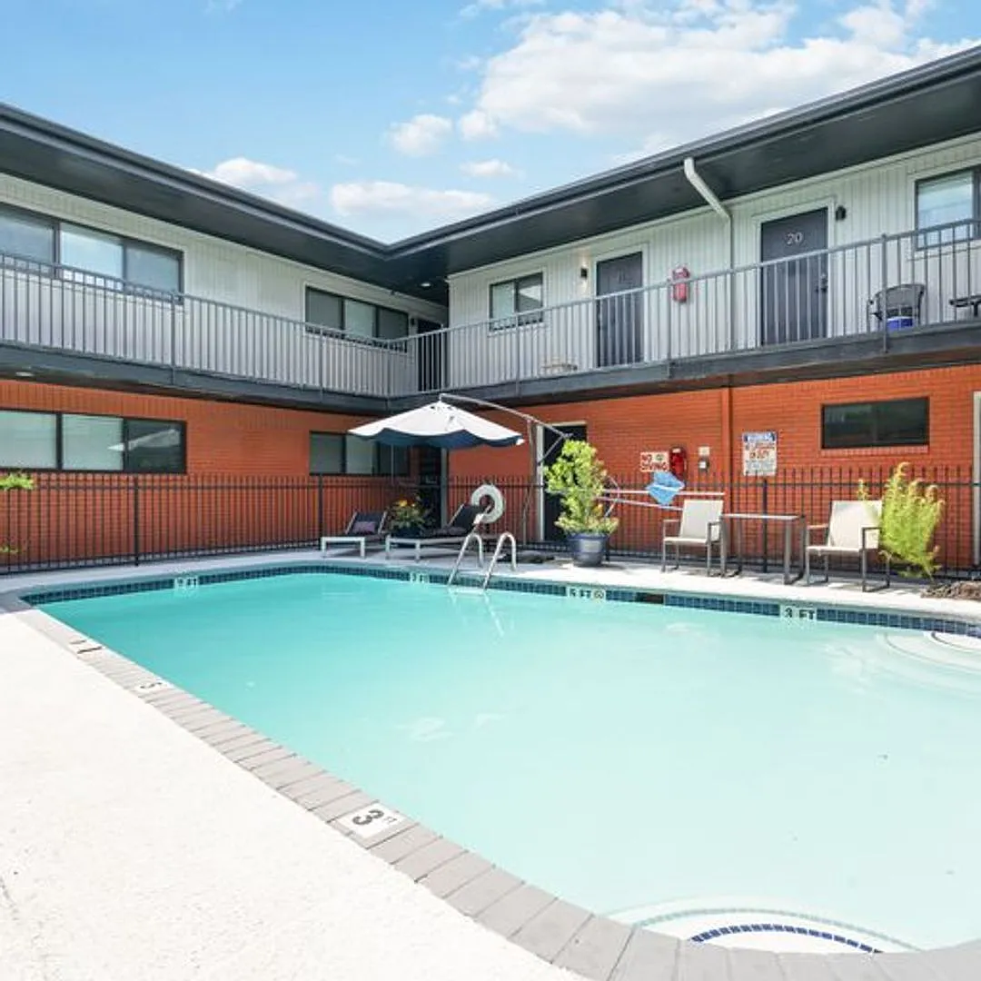 Dream Montrose - 2301 Commonwealth Street — Photo 4