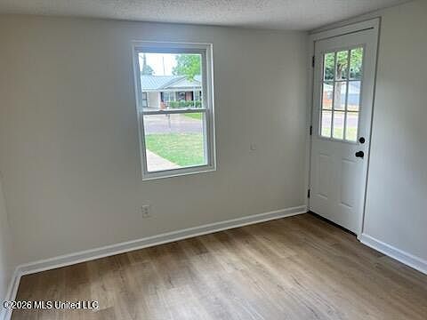 4th image of 2320 Colonial Hills Dr