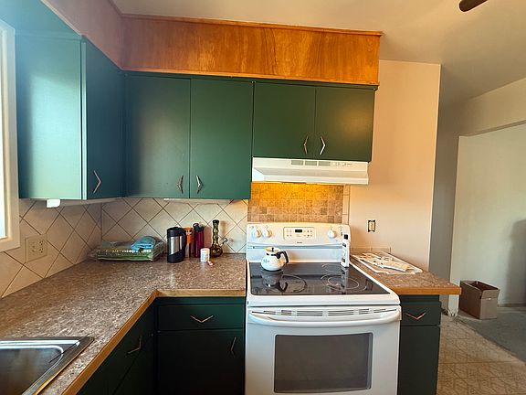Kitchen has nice countertop space, new faucet