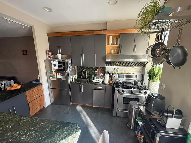 1862 De Kalb Ave #1 — Photo 3