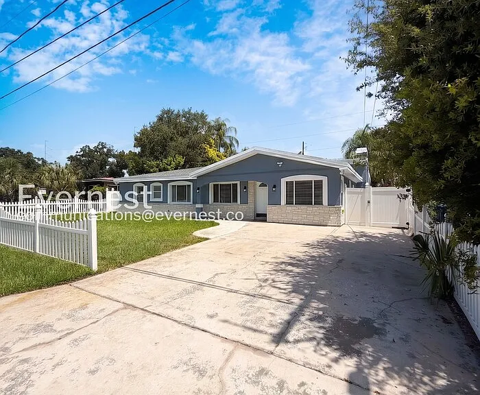 1915 W Orient St — Photo 2