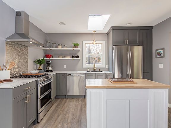 5th image of 104 Woodbine Dr