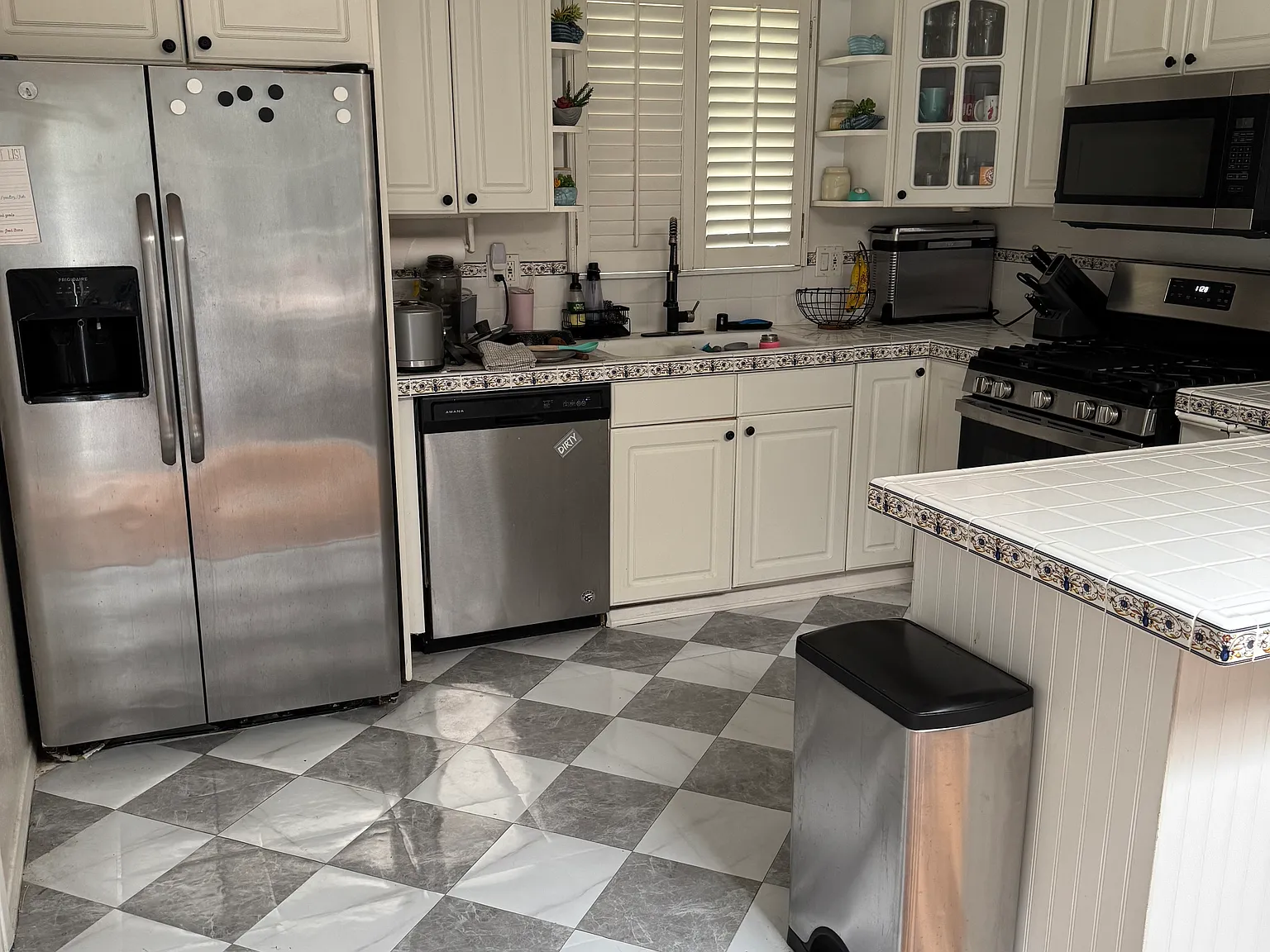 3 bed, 1176 sqft, $4,350 — Photo 1