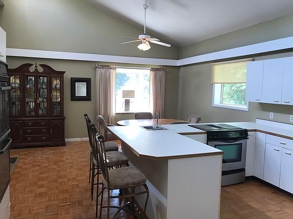 3rd image of 406 Broadview Dr