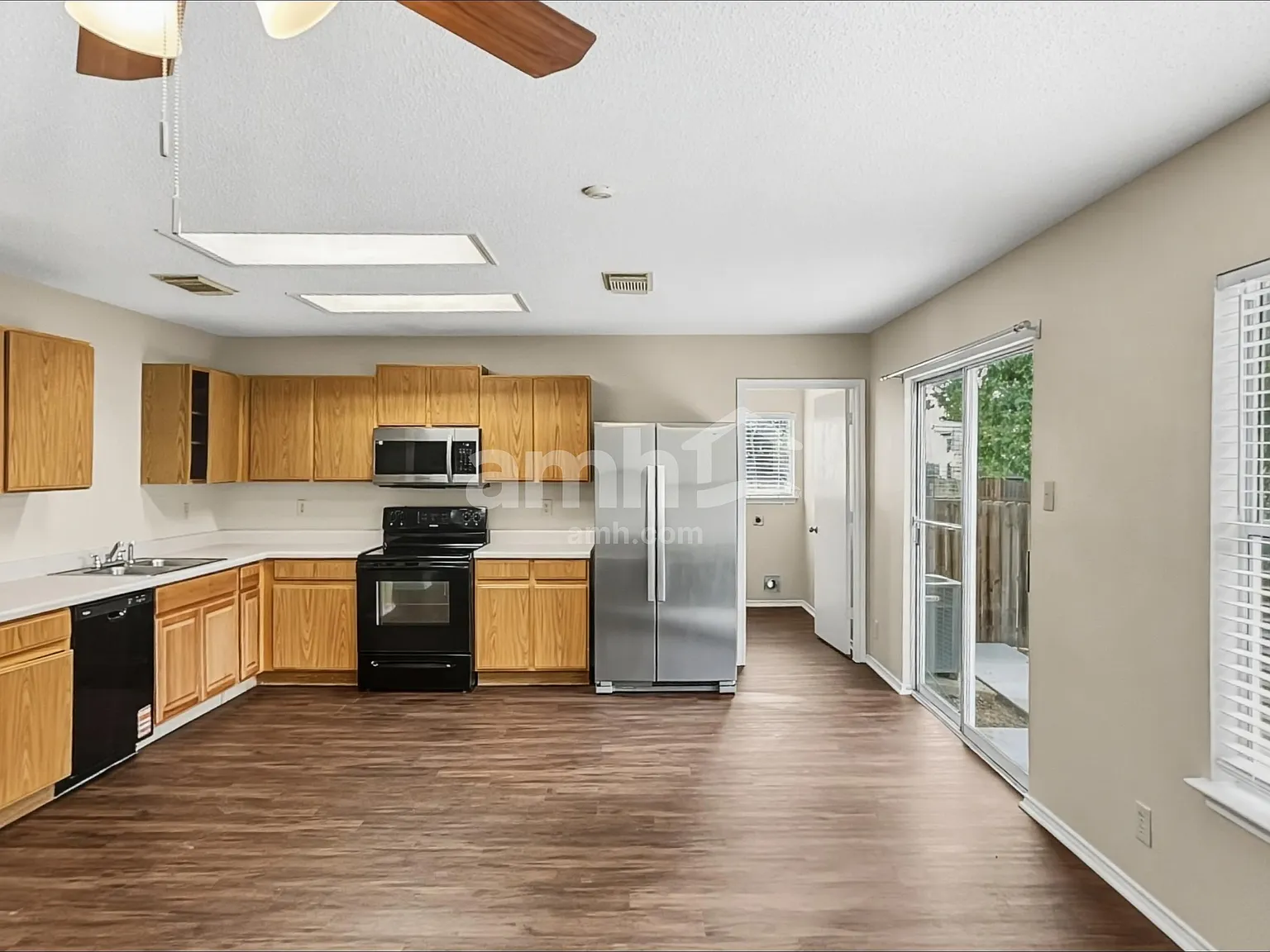3 bed, 2.0 bath, 1633 sqft, $1,625 — Photo 3