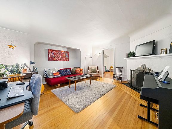 2nd image of 990 Hampshire Rd