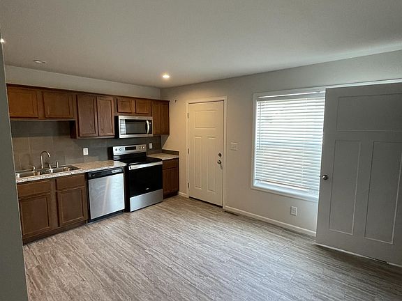 5th image of 929 Park Dr #3