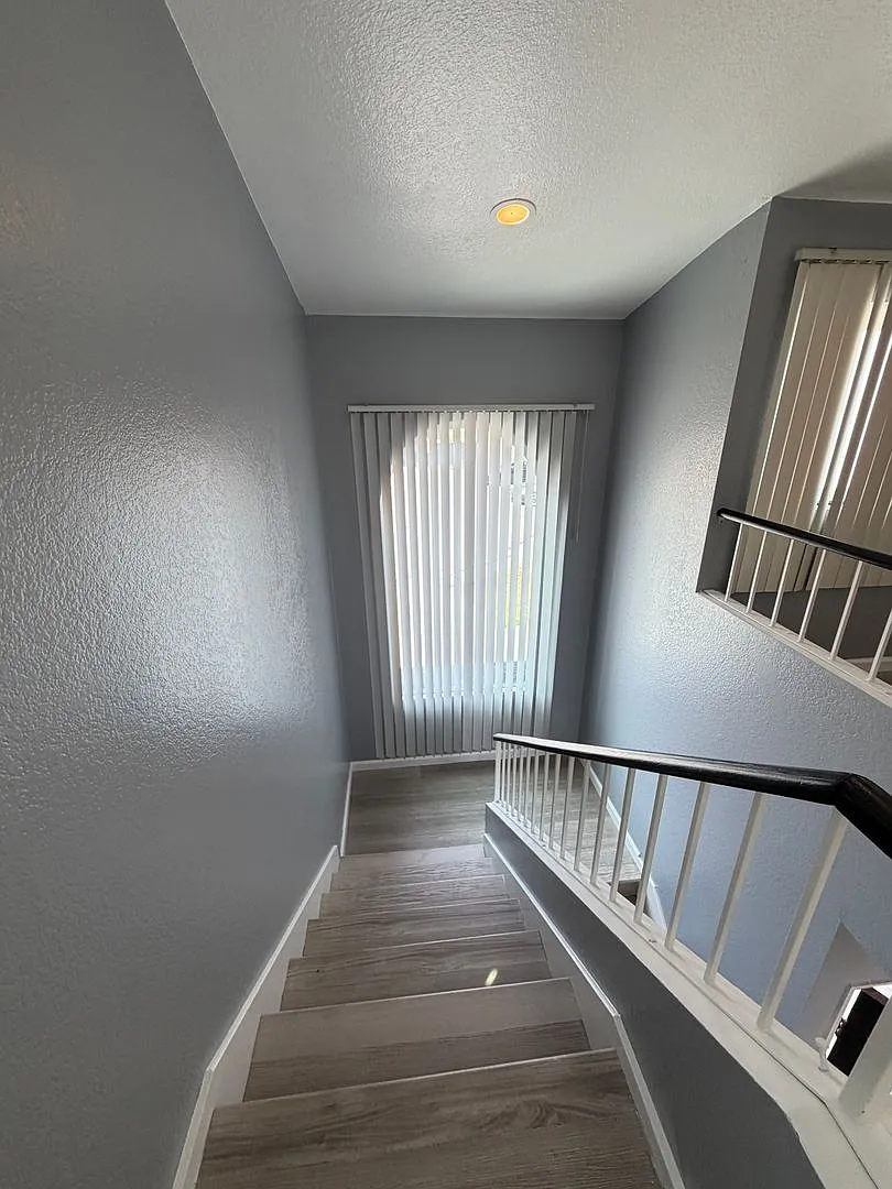 Single Family House for rent — Photo 3
