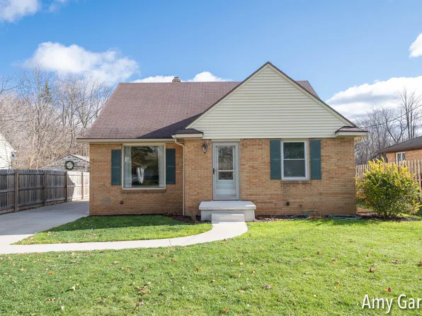 1040 Kusterer Ave NW, Grand Rapids, MI 49534