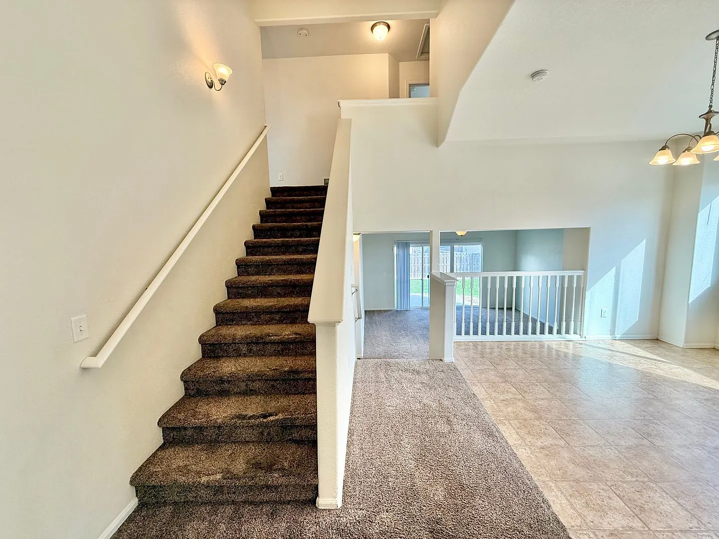 Tri-Level In Park Meadows Subdivision- Wellington 2 Weeks Free — Photo 2