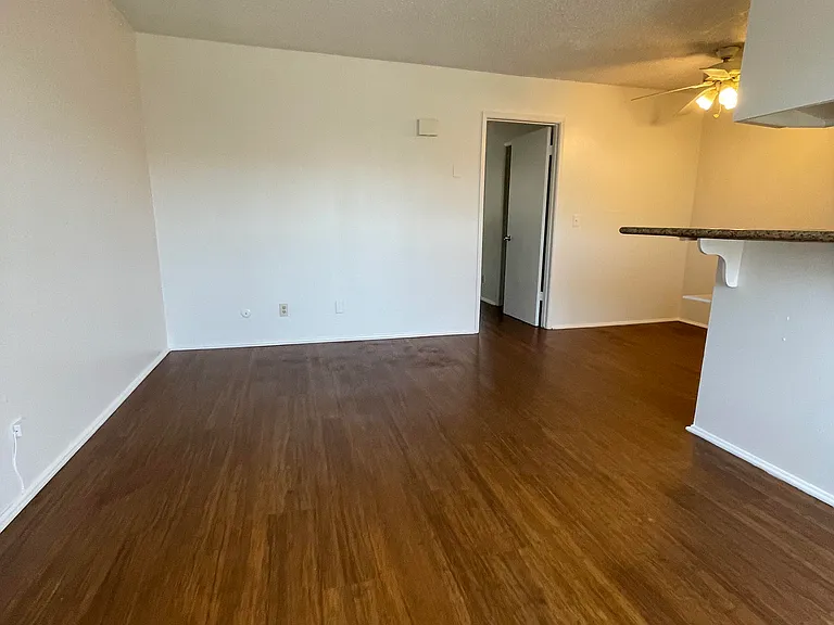 4264 Euclid Ave #6 — Photo 2