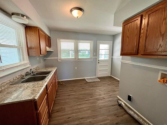5th image of 1135 Gahan Dr
