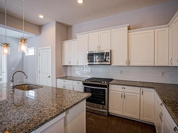 5th image of 1706 Rossmay Dr